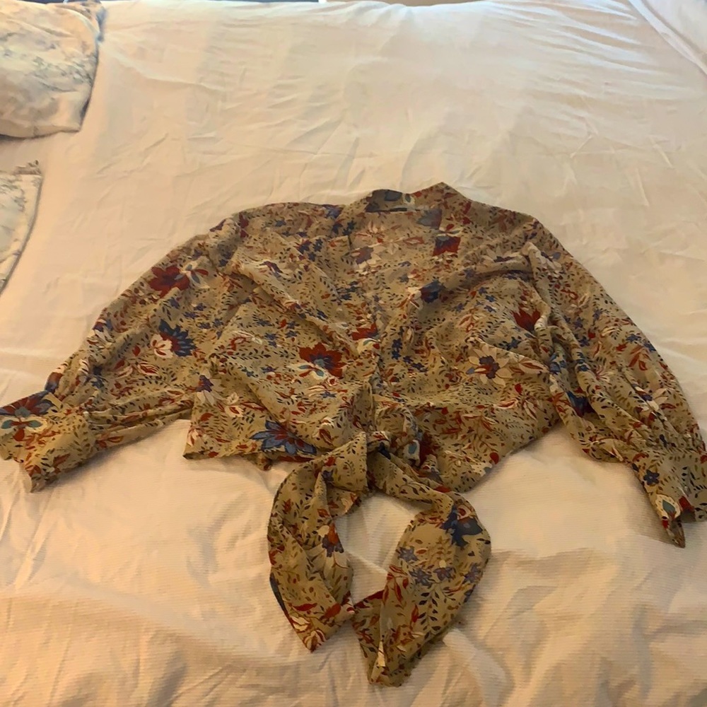 Floral tie-blouse